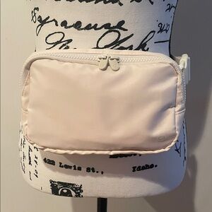 GAP Fit Cream Belt Bag /Crossbody NWOT